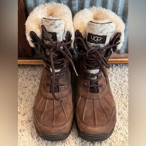 UGG Adirondack II Boots Size 9